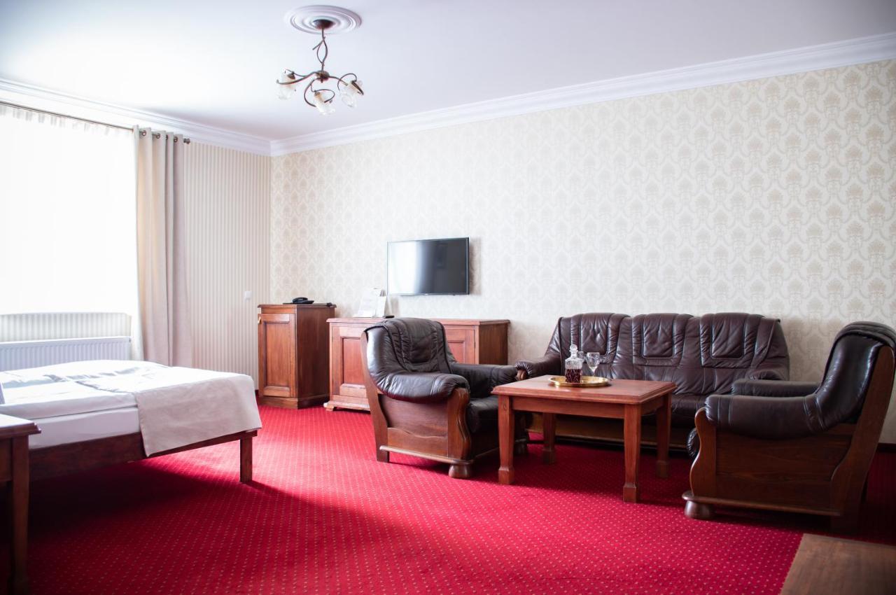 Dwor Czarneckiego Otel Porosły Dış mekan fotoğraf