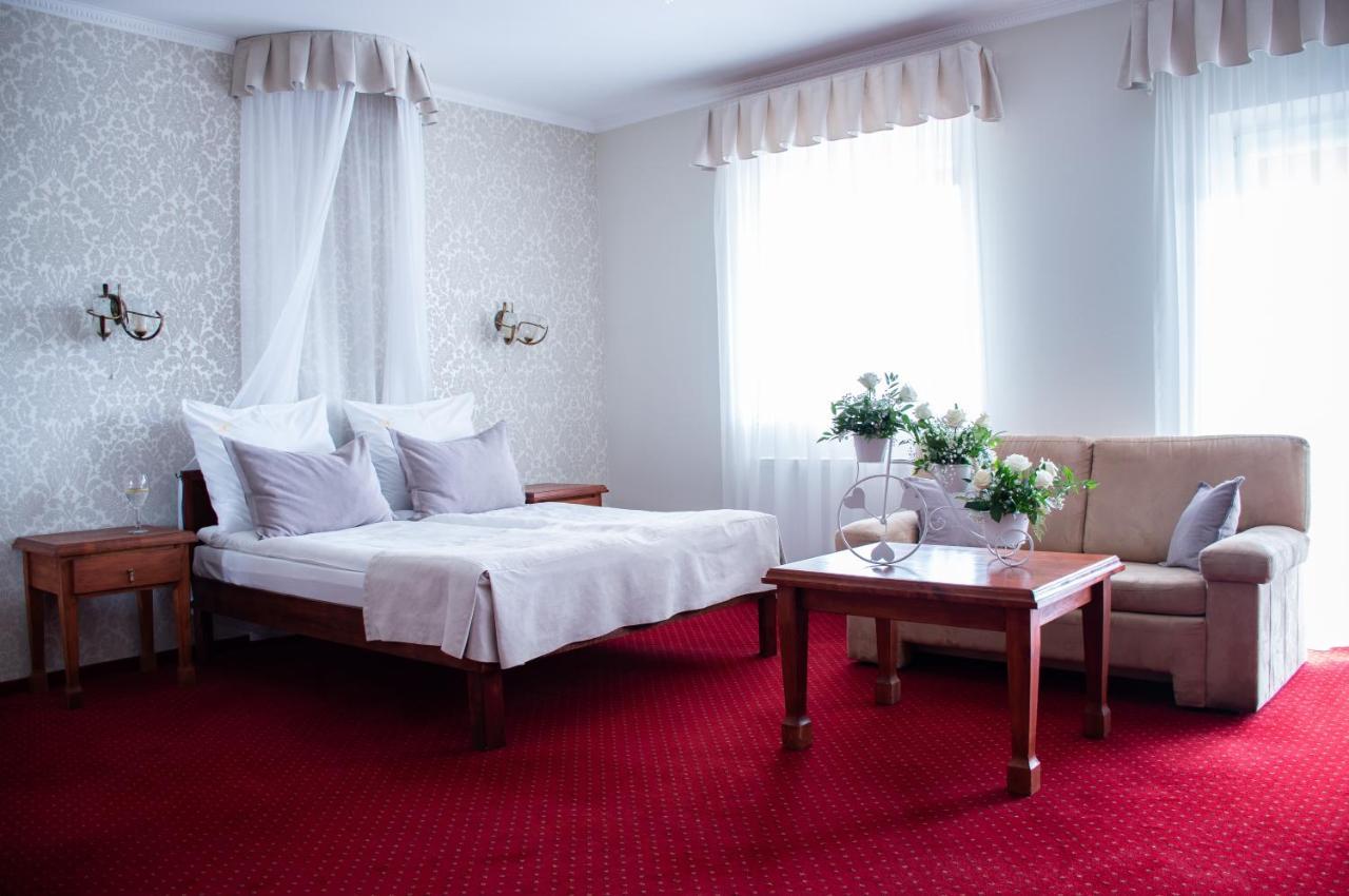 Dwor Czarneckiego Otel Porosły Dış mekan fotoğraf