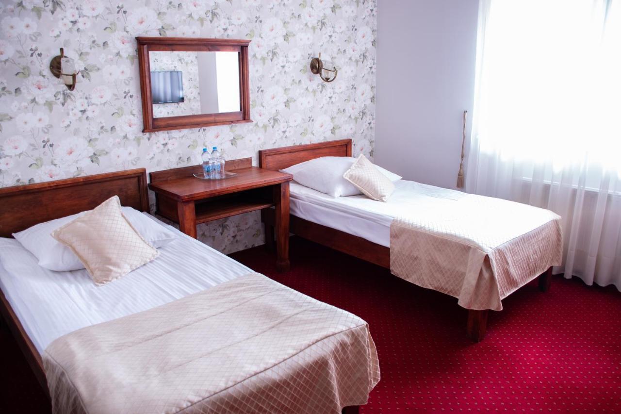 Dwor Czarneckiego Otel Porosły Dış mekan fotoğraf
