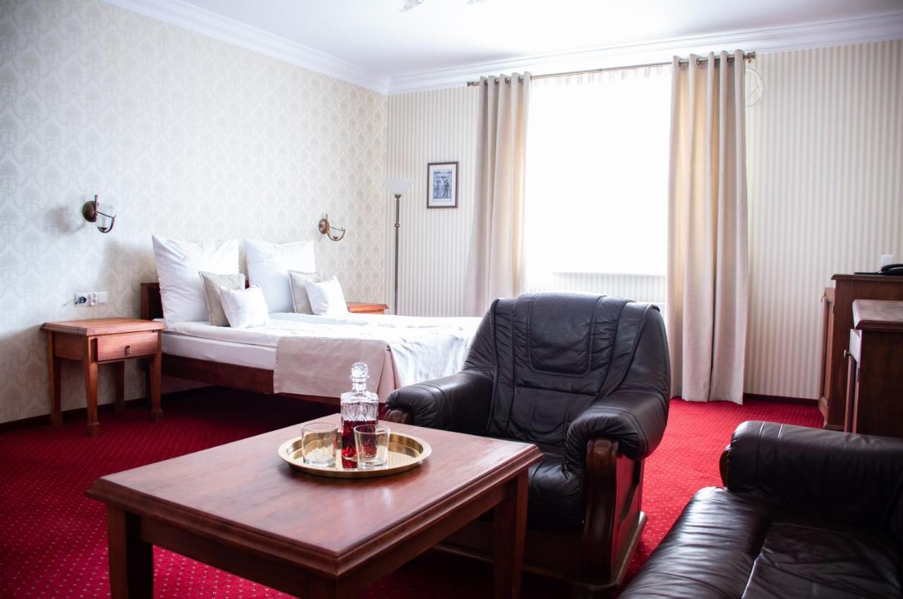 Dwor Czarneckiego Otel Porosły Dış mekan fotoğraf