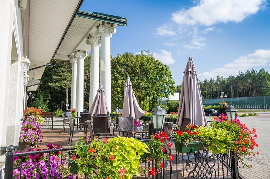 Dwor Czarneckiego Otel Porosły Dış mekan fotoğraf