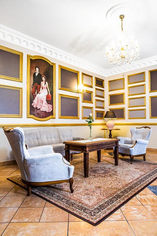 Dwor Czarneckiego Otel Porosły Dış mekan fotoğraf