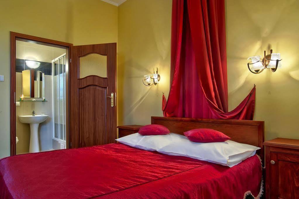Dwor Czarneckiego Otel Porosły Dış mekan fotoğraf