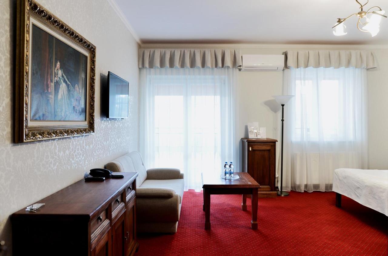 Dwor Czarneckiego Otel Porosły Dış mekan fotoğraf