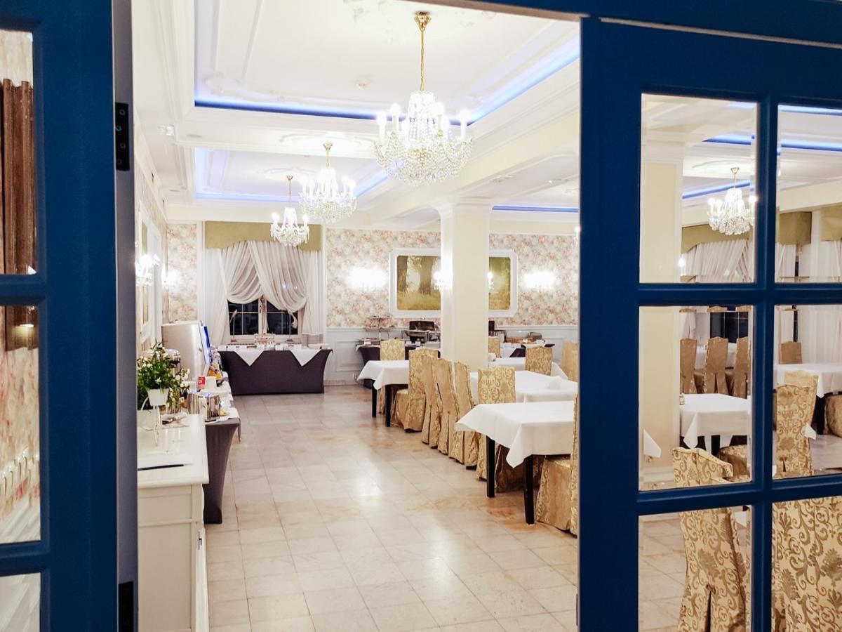 Dwor Czarneckiego Otel Porosły Dış mekan fotoğraf