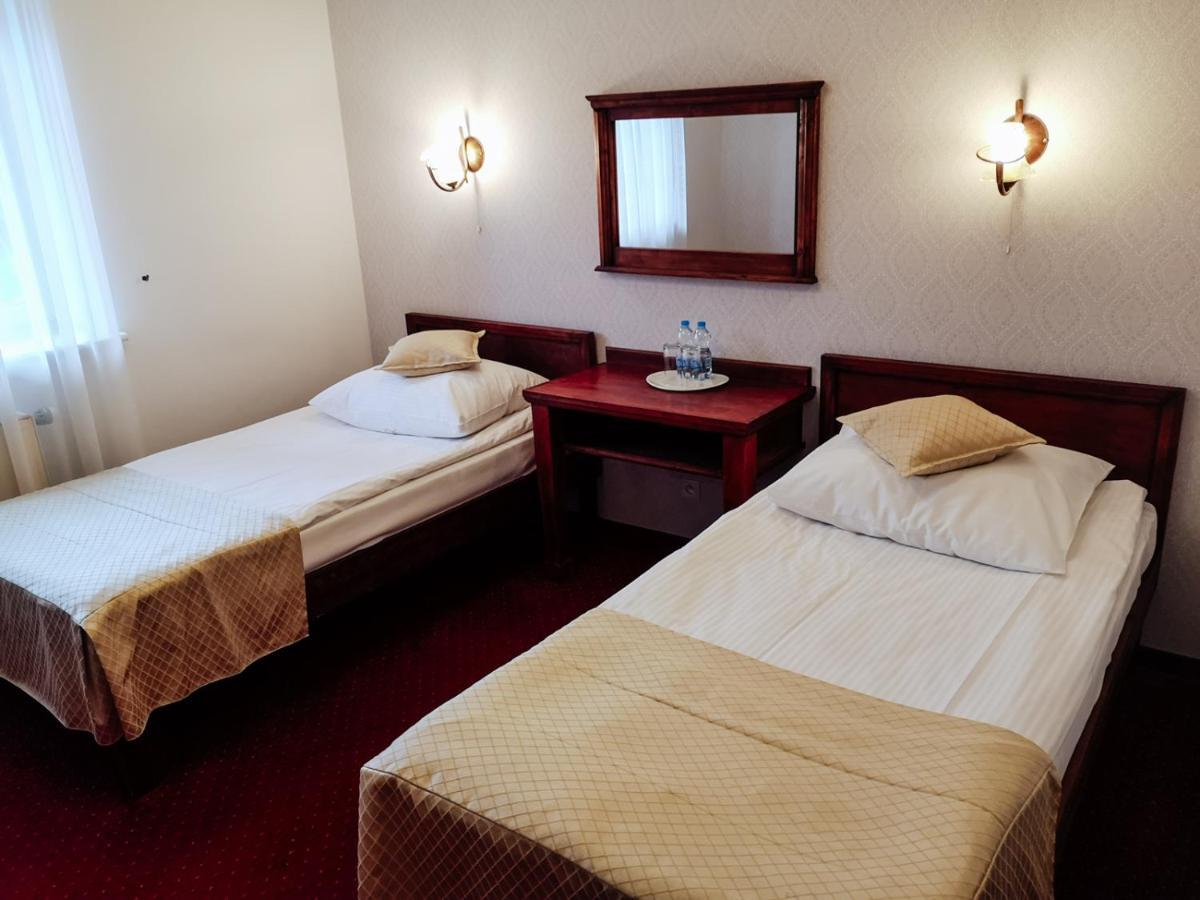 Dwor Czarneckiego Otel Porosły Dış mekan fotoğraf